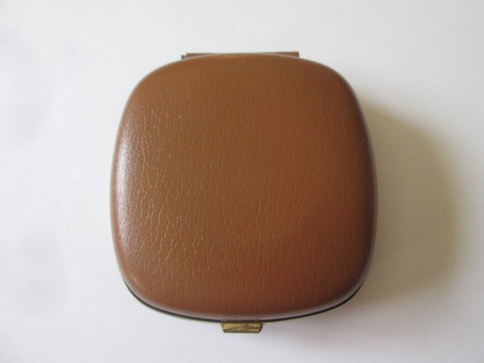 Ceas japonez de voiaj Landex anii 60,functional dar se opreste,trebuie curatat