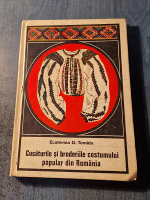 Cusaturile si broderiile costumului popular din Romania Ecaterina D. Tomida foto
