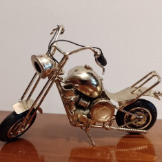 Macheta colecție motoreta lucrata integral manual din metal aurit