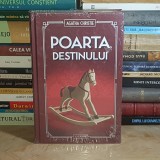 AGATHA CHRISTIE - POARTA DESTINULUI , LITERA , 2026 ( EDITIE CARTONATA ) *