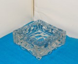 Cumpara ieftin Scrumiera cristal, suflata in mulaj - Moravia - design Vladislav Urban, Rosice