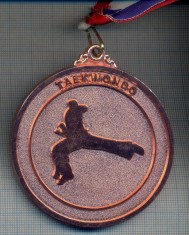 AX 19 -MEDALIE -SPORTIVA TAEKWONDO-MOOTO -ARTE MARTIALE -PANGLICA CULORI FRANTA