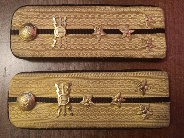 C1 8 - Grade militare - veston - comunism - capitan transmisiuni