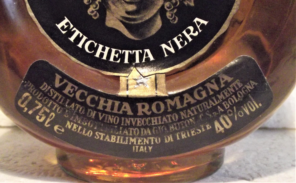 RARE brandy vecchia romagna, 0,75 L. GR 40 ANII 1960/70 - sticla  dreptunghiulara | Okazii.ro