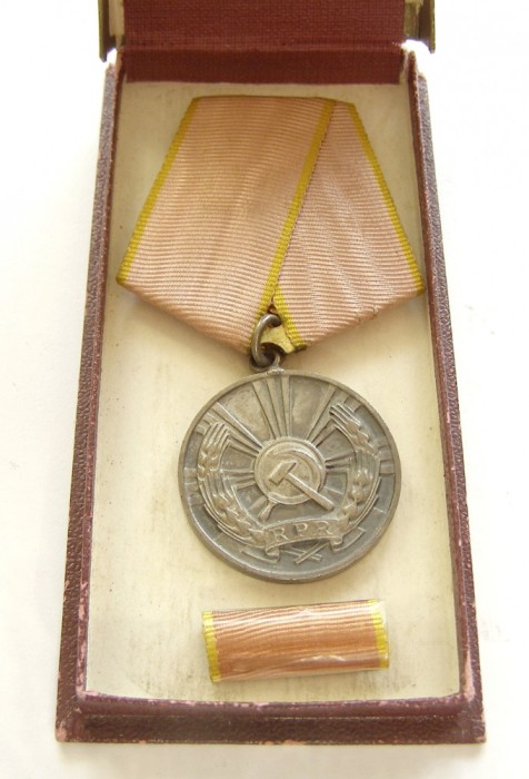 t845 MEDALIA MUNCII R.P.R. IN CUTIE CU BARETA