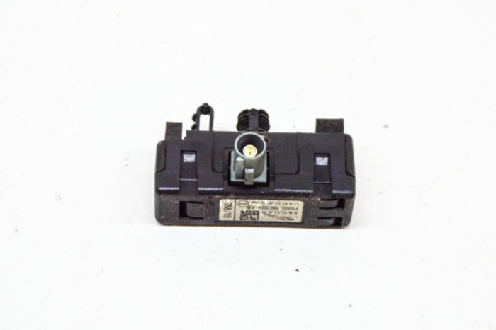 Amplificator de antena JAGUAR I-PACE X590 2019 OEM: FW93-19C024-AB 13935823