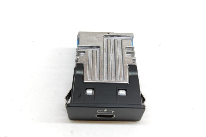 USB BMW 3 Touring G21 2022 OEM: 8711940 25044235
