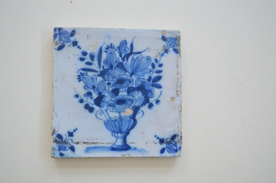 &amp;quot;Vas cu flori&amp;quot; placa ceramica de Delft sec 18 foto