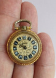 Ceas auriu tip medalion dama Lucerne, Swiss Made, diametru 2.7 cm, nefunctional