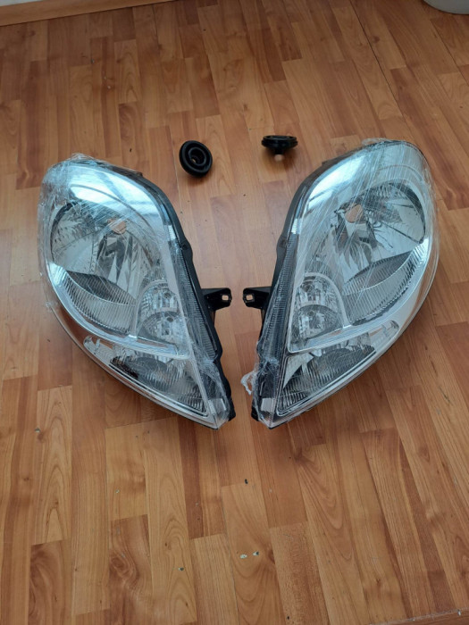 Set faruri Opel Vivaro an 2007-2014 , faruri noi