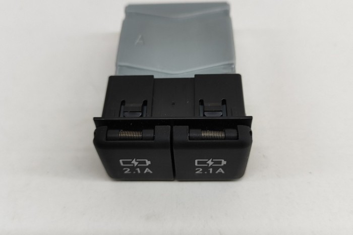 USB LEXUS UX _AA1_, _AH1_, _MA1_ 2019 OEM: 85532-50020 23169753