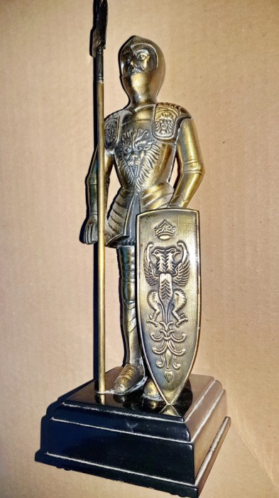 7308-Statuieta cu Bricheta functionala de birou-Cavaler Medieval.