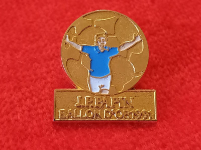 Insigna fotbal - jucatorul J.P. PAPIN (Balonul de aur 1991) Olympique Marseille foto