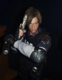 Figurina Leon S. Kennedy Resident Evil 2 32 cm