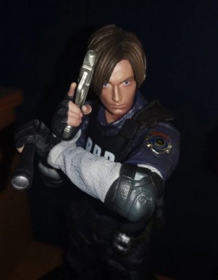 Figurina Leon S. Kennedy Resident Evil 2 32 cm foto