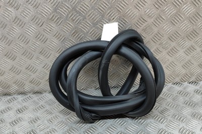 Garnitura ușă dreapta spate CITRO&amp;Euml;N C4 III BA_, BB_, BC_ 2021 OEM: 9833317680 | 27304840 foto