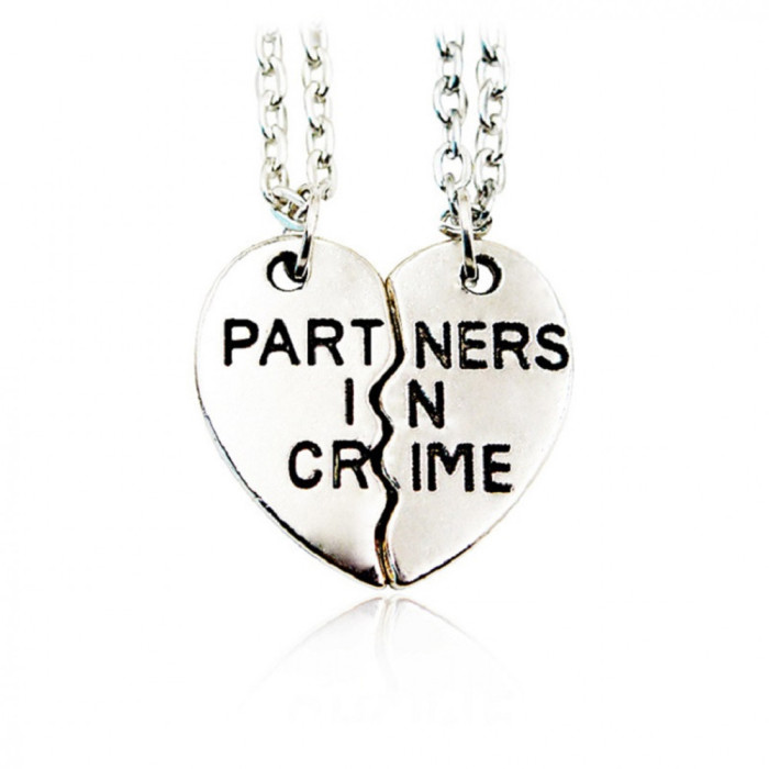 Set 2 lantisoare de cuplu cu mesaj partners in crime