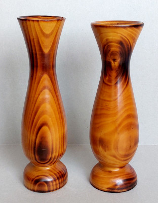Set 2 vaze vintage din lemn de nuc lacuit anii 70, efecte superbe foto