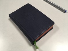 NOUL TESTAMENT IN ENGLEZA DUPA ORIGINALUL GRECESC TIPARIT IN SUA FORMAT MIC 10,5 X 6,5 CM.