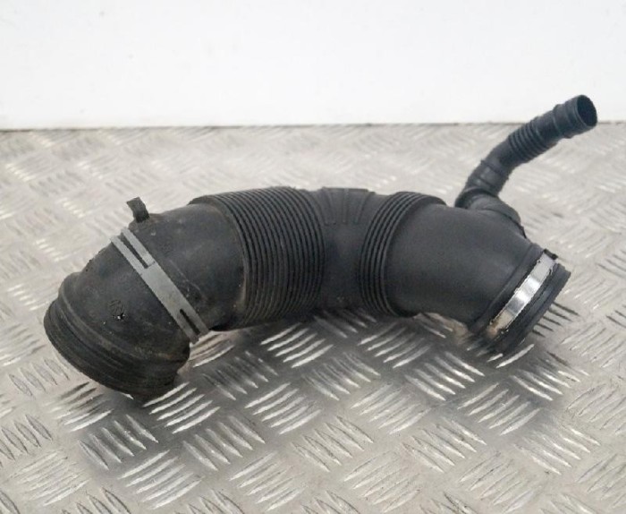 Furtun de admisie aer VW PASSAT B6 3C2 2006 OEM: 3C0129654Q | 2706957