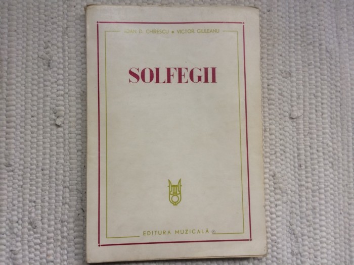 Solfegii insotite de succinte explicatii teroretice victor giuleanu ioan d. chirescu art muzicala editura muzicala 1980 RSR