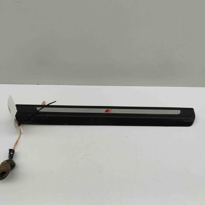 Ornament prag dreapta față AUDI Q8 4MN 2024 OEM: 4M8947406A