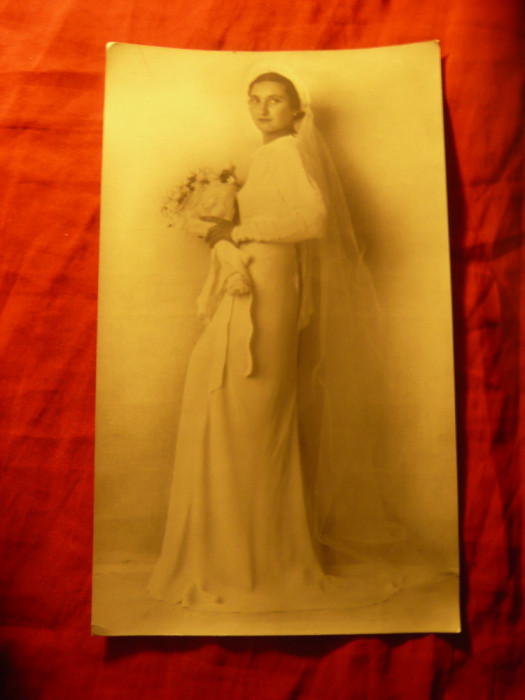 Fotografie veche artistica - Mireasa cu buchet flori , dim.= 23x14cm