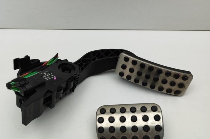 Pedala de accelerație MERCEDES-BENZ CLA Coupe C117 2019 OEM: A2463001904,A2462901400 29759375