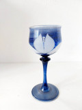 Pahar sticla gravata, albastru, picior inalt, 1994, 16cm inaltime