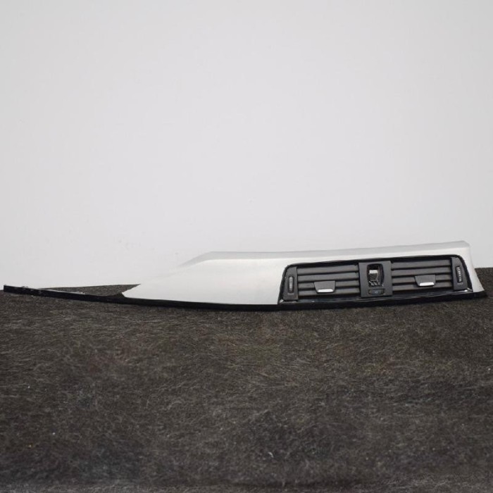 Gura de ventilație planșa de bord BMW 4 Coupe F32, F82 2014 OEM: 9218552 | 2671227