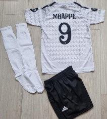 ECHIPAMENTE COMPLETE FOTBAL COPII 5/10 ANI,MBAPPE /REAL MADRID,MODEL NOU