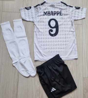 ECHIPAMENTE COMPLETE FOTBAL COPII 5/10 ANI,MBAPPE /REAL MADRID,MODEL NOU foto