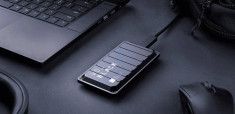 HDD extern WD BLACK P50 GAME DRIVE SSD 1TB Type Solid State Drive Colour black EAN 0718037871042 Manufacturer number WDBA3S0010BBK-WESN Design Ext. Ca foto