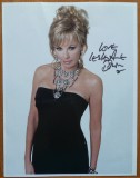 Autograf al actritei britanice Lesley-Anne Down pe fotografie mare