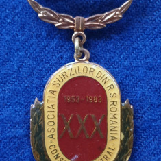 Insigna veche Consiliul General - Asociatia Surzilor din Romania 1983