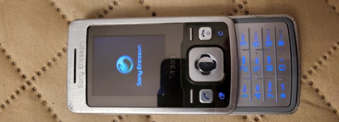 Telefon rar Slide Sony Ericsson T303 Silver liber retea Livrare gratuita!