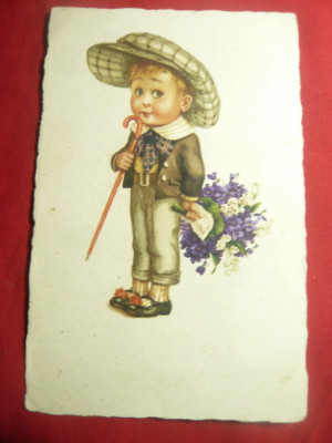 Ilustrata -Baietel cu baston ,buchet flori si o sapca f.mare - Inc.sec.XX foto