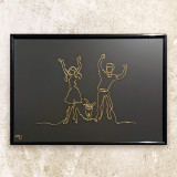 Tablou Noi doi si un catel, sculptura din fir continuu de sarma placata cu aur, 22&times;31 cm
