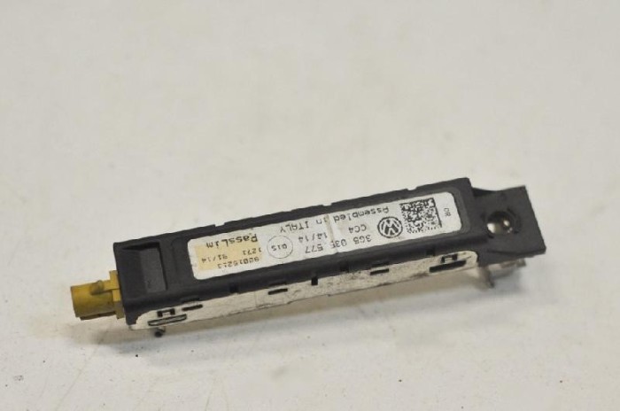 Amplificator de antena VW PASSAT B8 3G2 2014 OEM: 3G5035577 | 2155284