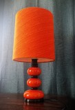 Lampa de Masa Portocalie MCM design si culoare specifice mid century modern anii &#039;60 portelan mingi fat lava portocalie