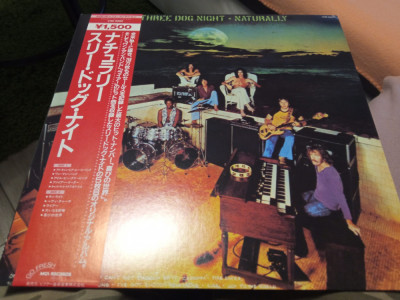 Vinil &amp;quot;Japan Press&amp;quot; Three Dog Night &amp;lrm;&amp;ndash; Naturally &amp;lrm;(EX) foto