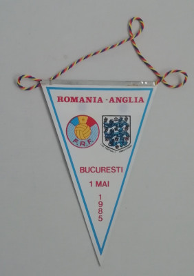 D9 72 - fanion - sport - fobal - echipa nationala - Romania - Anglia - 1 mai 1985 foto