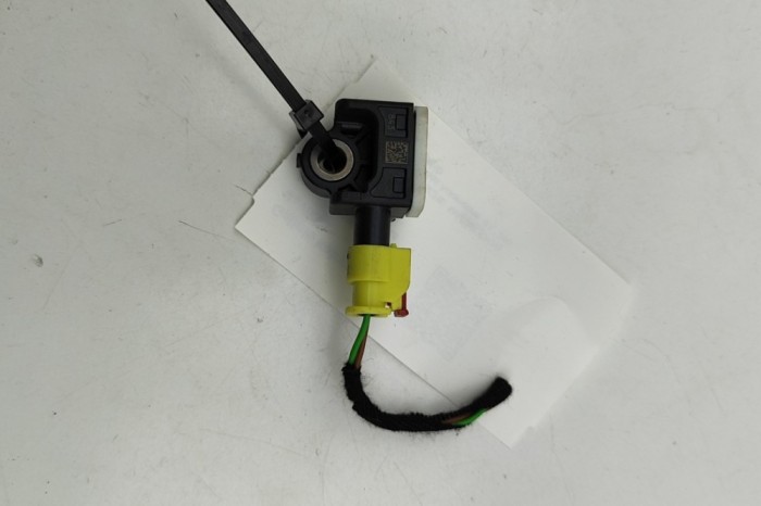 Senzor de impact st&acirc;nga spate PORSCHE MACAN DKN 2021 OEM: 2H0959351 | 31539667