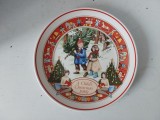 Farfurie decorativa Wedgwood - A Child's Christmas 1980 - 20 cm, portelan fin