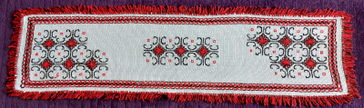 Napron traditional vintage cusut de mana, motivul crucii + floral, 87 x 22 cm foto