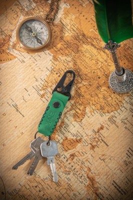 Breloc din piele naturala, handmade, lucrat si cusut manual, Nero, Verde, Produs in Romania foto