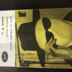 H G Wells - Omul invizibil, primii oameni in luna Ag