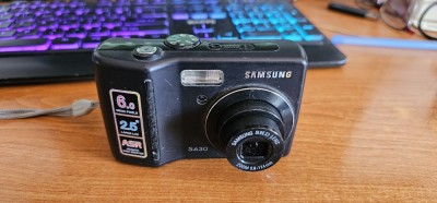 APARAT FOTO SAMSUNG S630 FUNCTIONEAZA CU BATERII ALKALINE AAA . foto