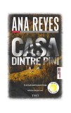 Casa dintre pini Paperback brosat roman Maya Aubrey Frank bestseller beletristica