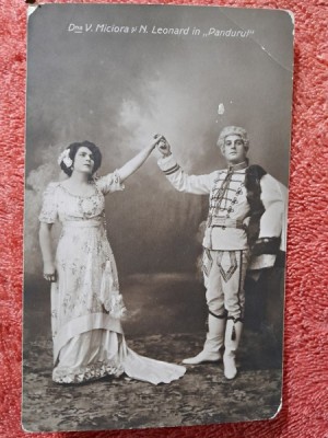 Carte postala, V. Miciora si N. Leonard in piesa Pandurul, perioada interbelica foto